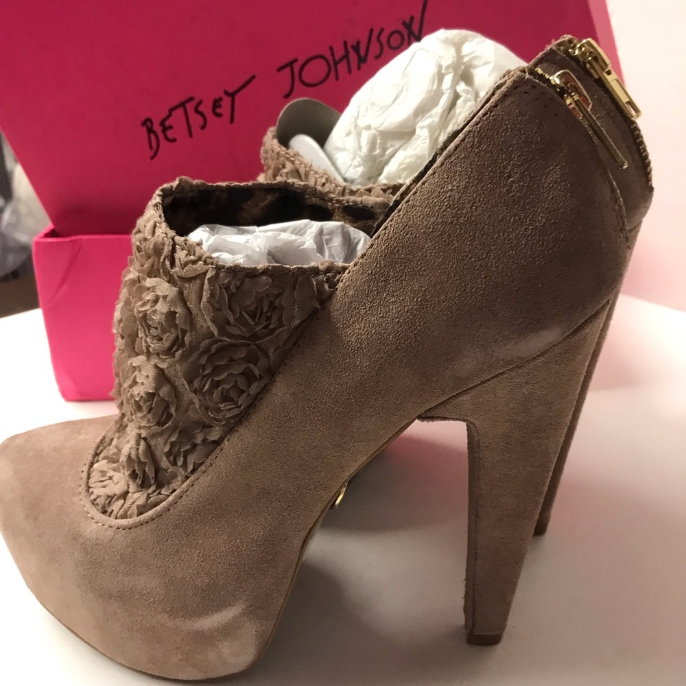 Betsey Johnson rose blush platform pinup retro tan nude shoe heels booties model